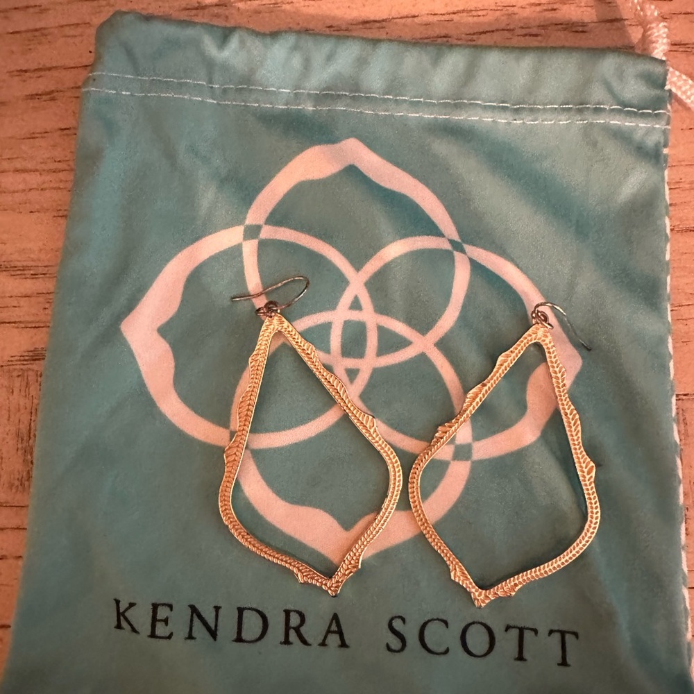 Kendra Scott Sophee Drop Earrings - Gold (Gently Used)